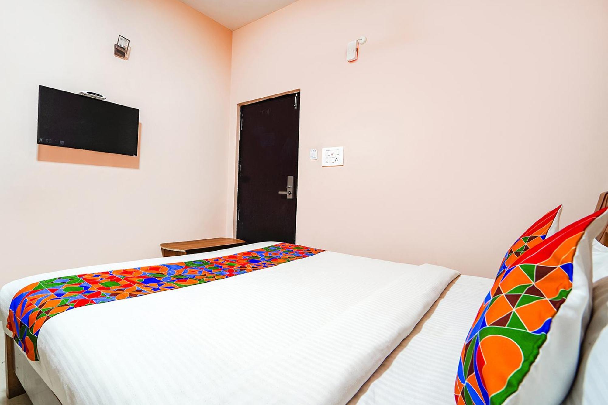 Fabexpress Uv Residency - 700M From Coimbatore International Airport Irugur Zewnętrze zdjęcie